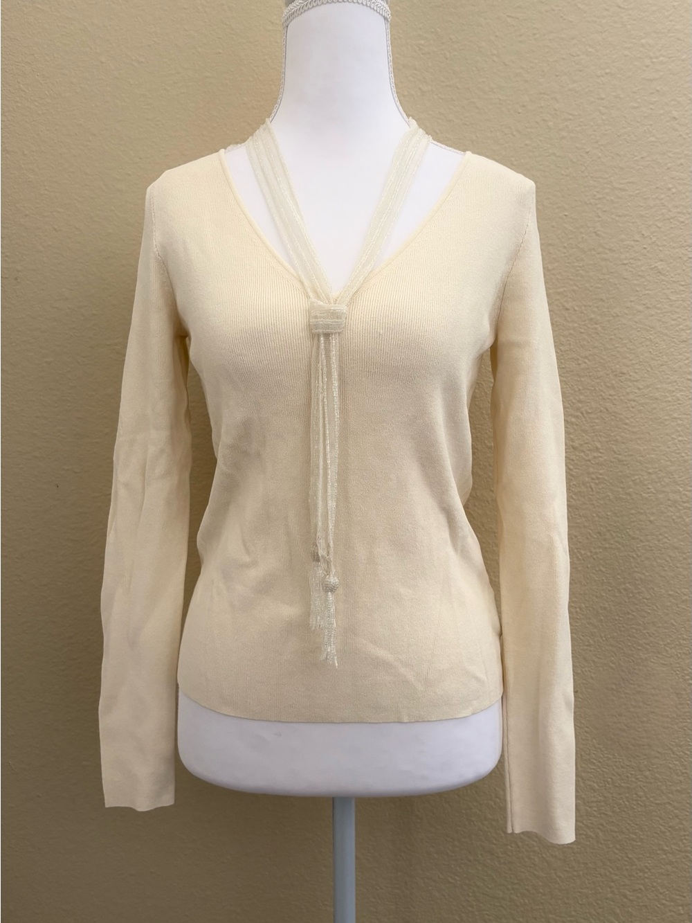 Dana Buchman Ivory Long Sleeve Stretch Knit V-neck Top Beaded Mesh “Scarf” Small